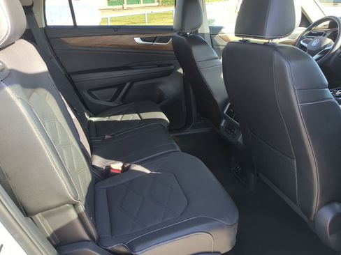 Used 2024 Volkswagen Atlas SE image 29