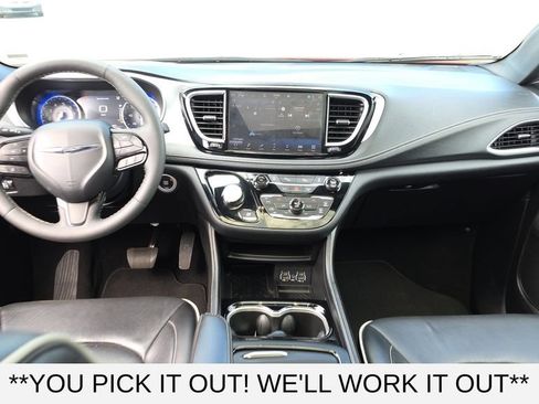 Used 2025 Chrysler Pacifica Limited FWD image 25