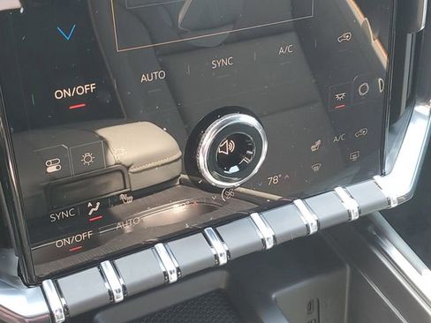 New 2026 GMC Acadia AT4 w/ LPO, Floor Liner Package AWD/4WD image 18