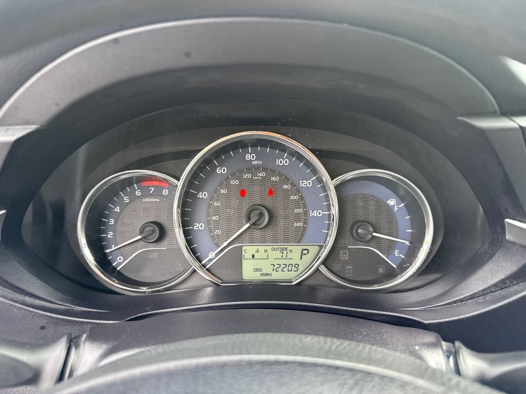 Used 2015 Toyota Corolla LE FWD image 19