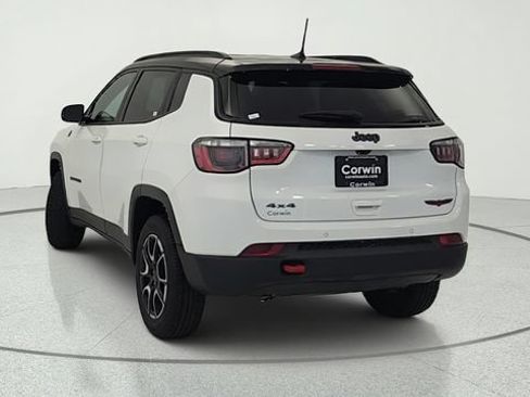 Used 2025 Jeep Compass Trailhawk AWD/4WD image 4