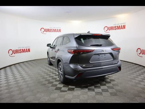 Used 2024 Toyota Highlander XLE AWD/4WD image 20