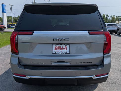 Used 2025 GMC Yukon Elevation w/ LPO, Elevation Black Package AWD/4WD image 9