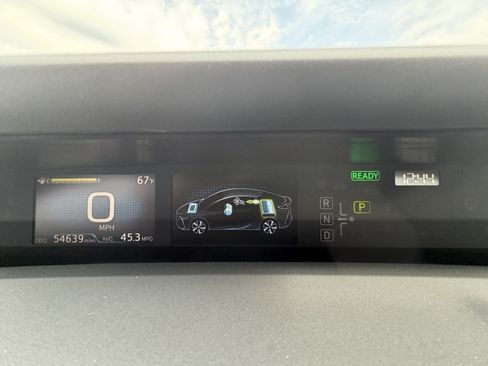 Used 2021 Toyota Prius Prime XLE FWD image 32