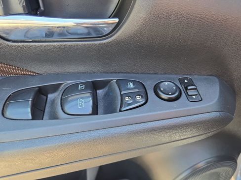 Used 2022 Nissan Kicks SR FWD image 15