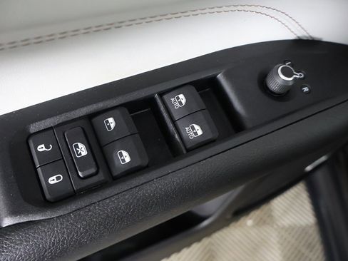 Used 2022 Jeep Compass Limited w/ Sun and Sound Group image 33