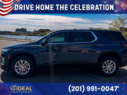 Used 2022 Chevrolet Traverse LS FWD image 4