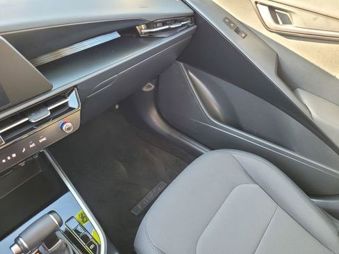 Used 2025 Kia Niro LX image 12