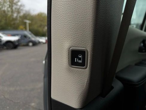 Certified 2024 Chrysler Pacifica Touring-L image 26