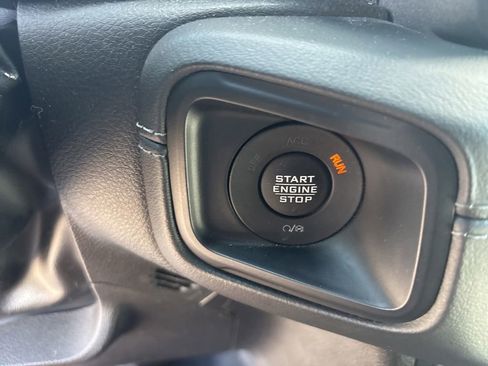 Used 2024 Jeep Wrangler Unlimited Sahara AWD/4WD image 18