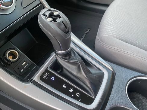 Used 2015 Hyundai Elantra SE w/ Option Group 02 FWD image 17