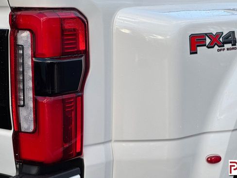 Used 2026 Ford F450 Platinum w/ FX4 Off-Road Package image 35