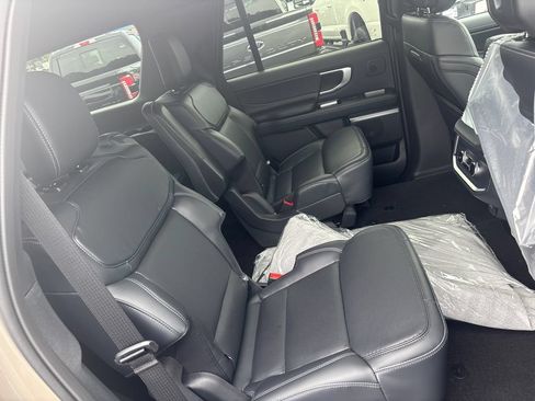New 2027 Ford Expedition Platinum w/ Stealth Performance Package AWD/4WD image 13