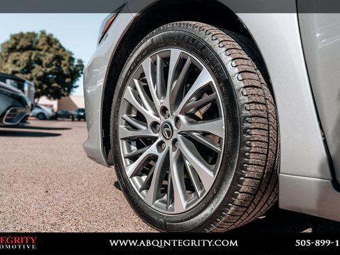 Used 2019 Lexus ES 350 w/ Premium Package FWD image 16