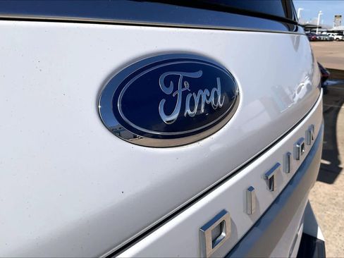 Used 2024 Ford Expedition Max XLT image 30