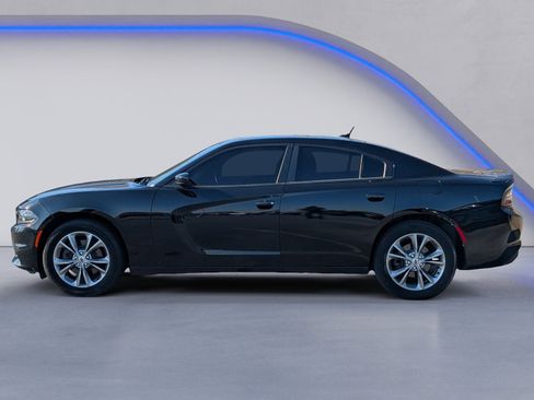 Used 2020 Dodge Charger SXT image 3