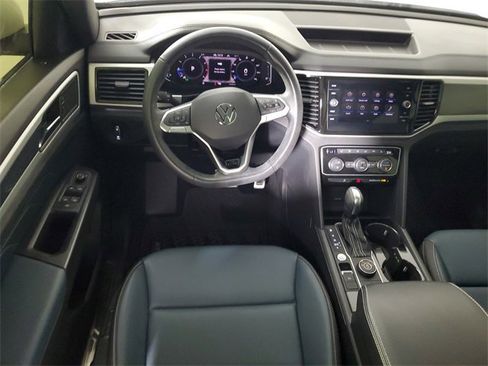 Used 2022 Volkswagen Atlas Cross Sport SEL R-Line image 16