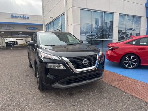 Used 2023 Nissan Rogue SV image 3