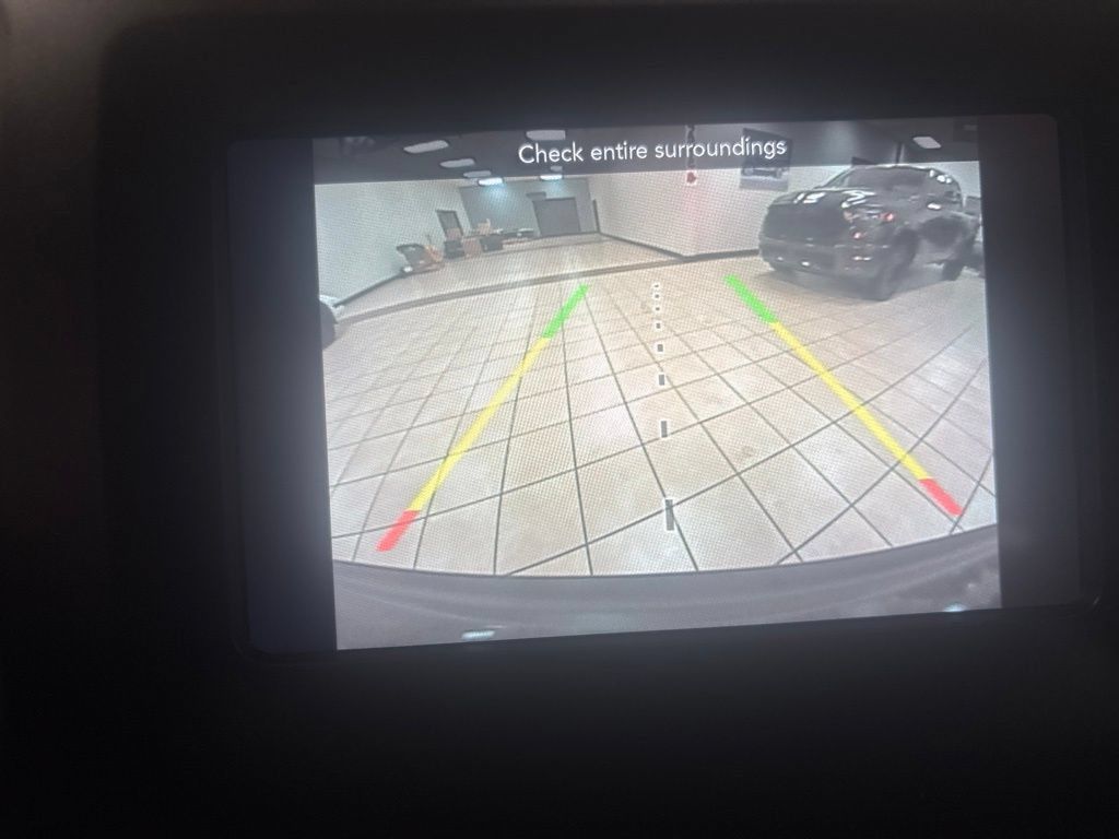 Used 2019 Jeep Cherokee Latitude Plus w/ Cold Weather Group AWD/4WD image 20