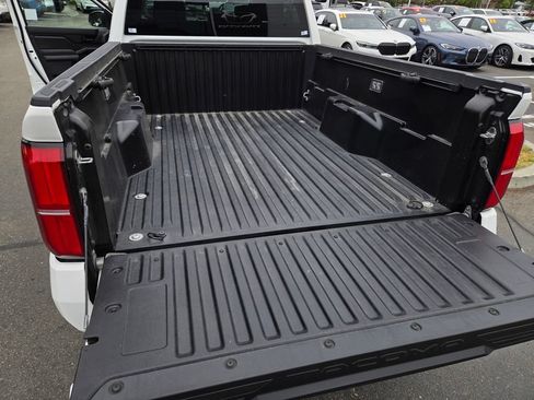 Used 2025 Toyota Tacoma SR5 AWD/4WD image 24