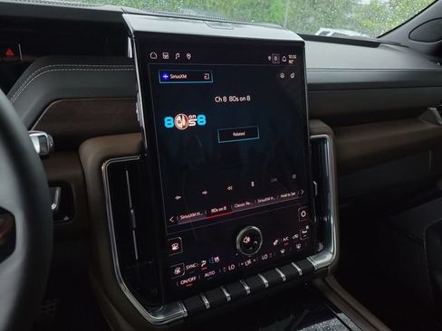 Used 2025 GMC Yukon Denali Ultimate AWD/4WD image 16