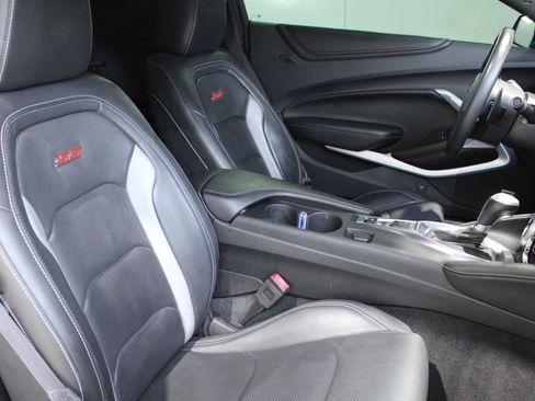 Used 2017 Chevrolet Camaro SS RWD image 12