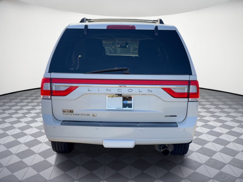 Used 2015 Lincoln Navigator L 4WD image 11