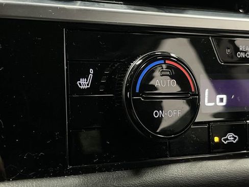 Used 2022 Nissan Pathfinder SL image 7