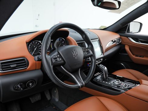 Certified 2023 Maserati Levante GT AWD/4WD image 14