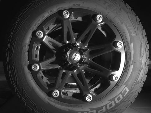 Used 2018 Chevrolet Silverado 1500 LT AWD/4WD image 13