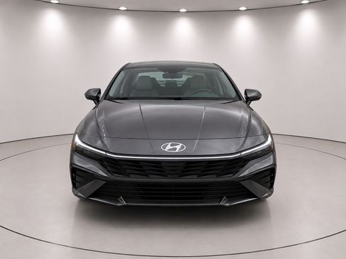 Used 2024 Hyundai Elantra SEL FWD image 2