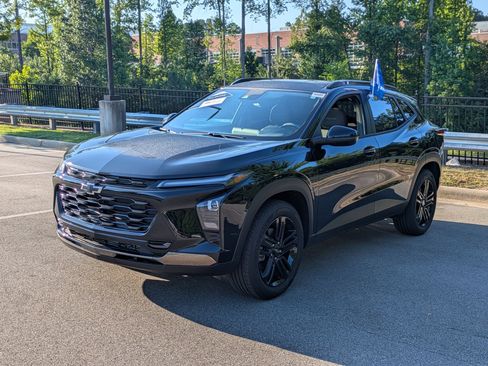 Used 2026 Chevrolet Trax ACTIV w/ Sunroof Package FWD image 8