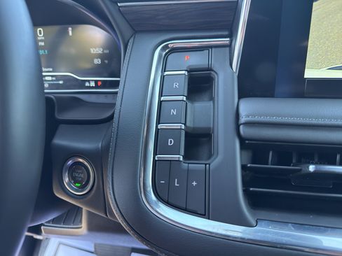 Used 2024 Chevrolet Suburban LT image 20