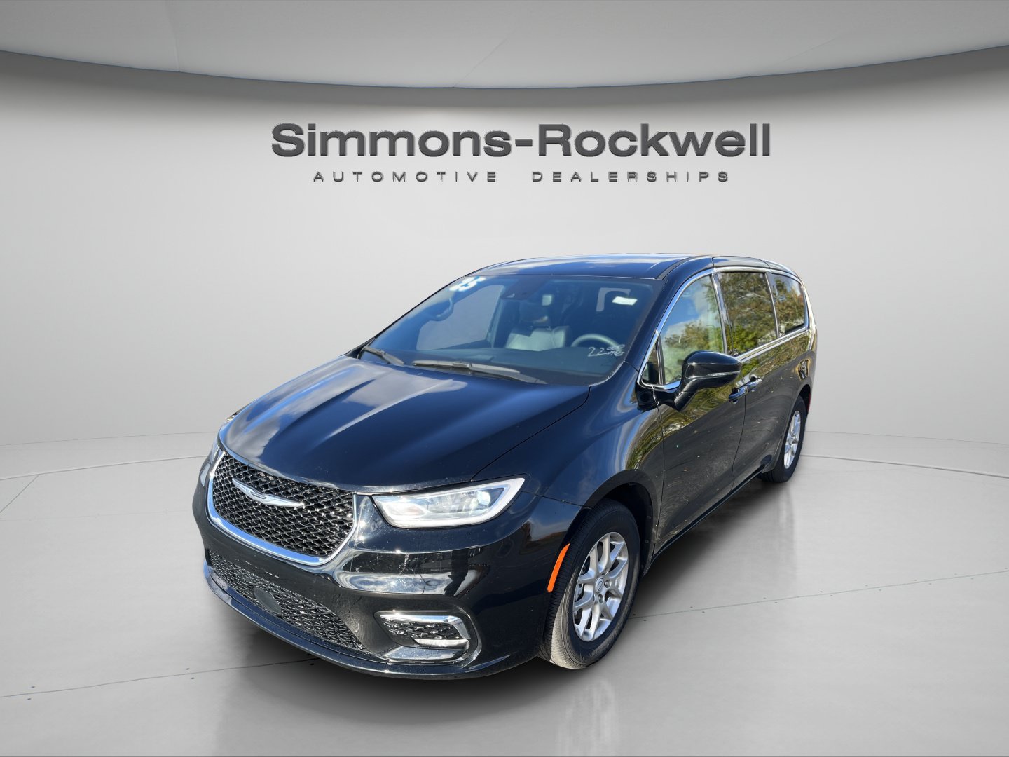 Used 2025 Chrysler Pacifica Select FWD image 1