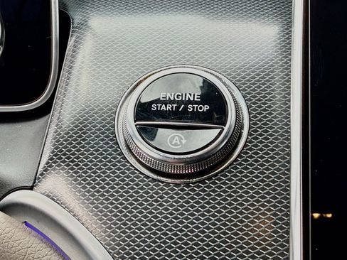 Used 2025 Mercedes-Benz GLC 300 image 38