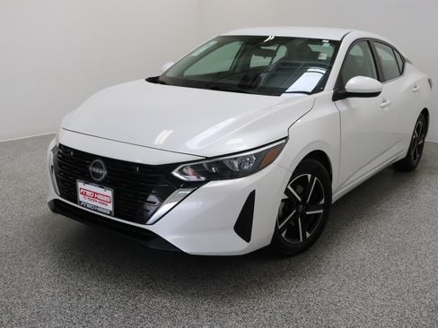 Used 2024 Nissan Sentra SV FWD image 2
