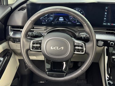 Used 2024 Kia Carnival SX Prestige image 21