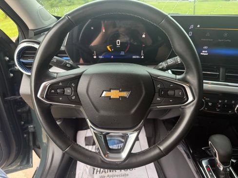 Used 2025 Chevrolet Trax LT w/ Driver Confidence Package FWD image 27