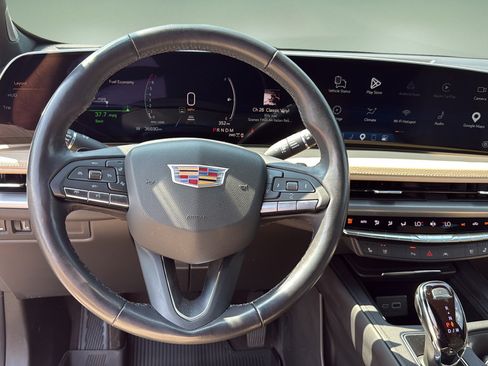 Used 2024 Cadillac XT4 Premium Luxury w/ Active Safety Package AWD/4WD image 33