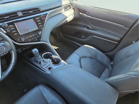 Used 2018 Toyota Camry XSE image 12