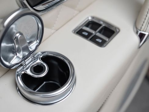 Used 2017 Bentley Bentayga image 31