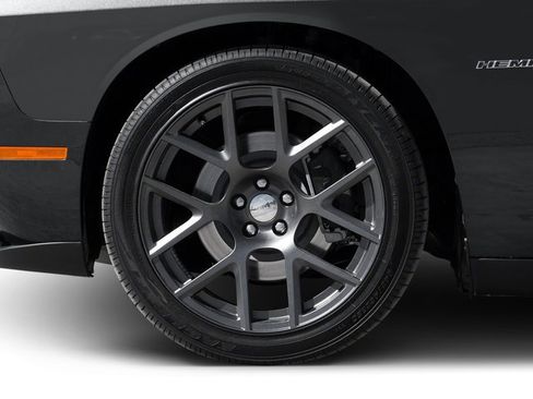 Used 2016 Dodge Challenger R/T RWD image 13