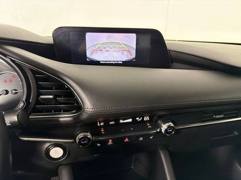 Used 2020 MAZDA MAZDA3 Hatchback w/ Preferred Package image 16