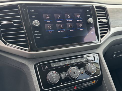 Certified 2022 Volkswagen Atlas SE w/ Panoramic Sunroof Package image 24