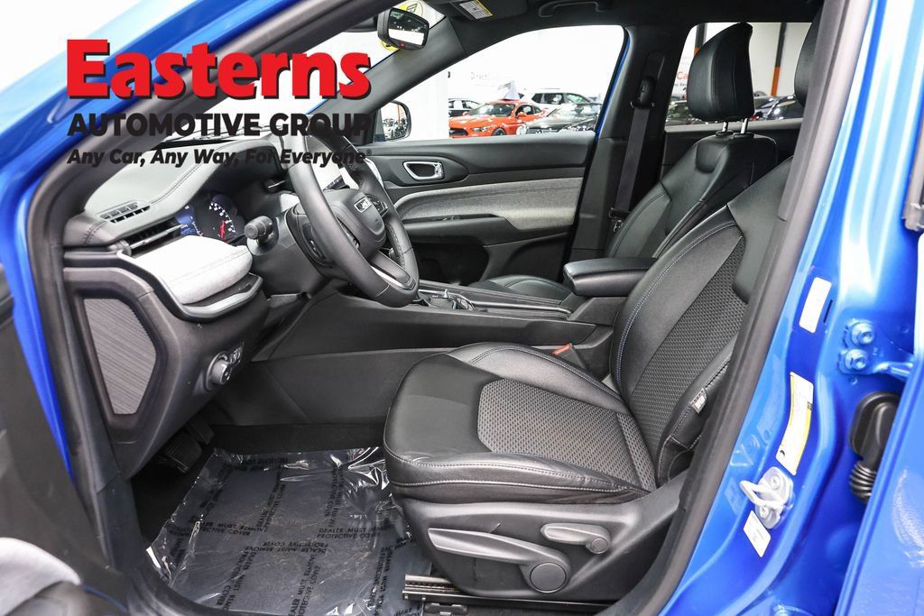 Used 2024 Jeep Compass Latitude AWD/4WD image 15