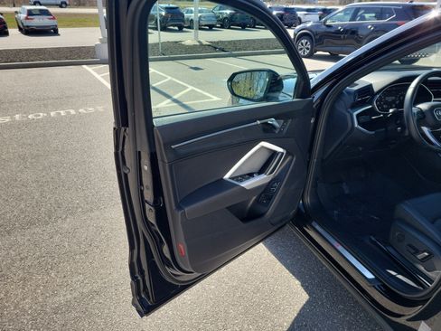 Used 2022 Audi Q3 2.0T Premium w/ Convenience Package AWD/4WD image 17