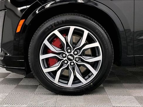 Used 2024 Cadillac XT6 Sport w/ Technology Package AWD/4WD image 10