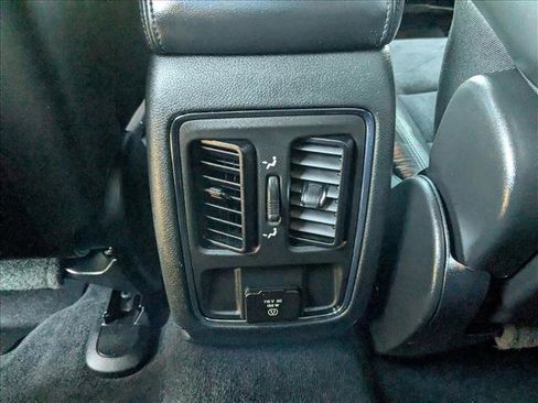 Used 2022 Jeep Grand Cherokee Laredo X image 17