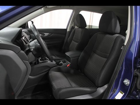Used 2019 Nissan Rogue SV AWD/4WD image 5