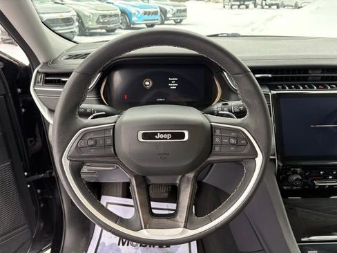 Used 2023 Jeep Grand Cherokee Limited w/ Luxury Tech Group II image 21